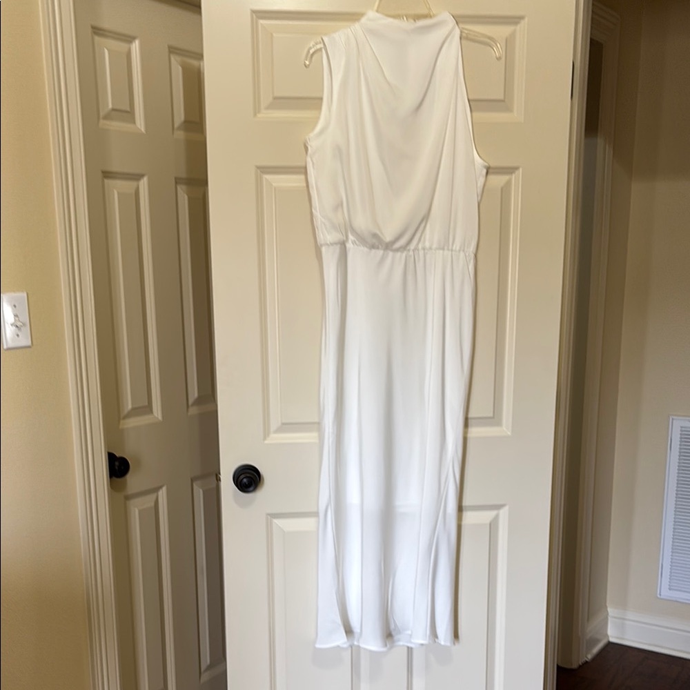 Elegant White Sleeveless Dress